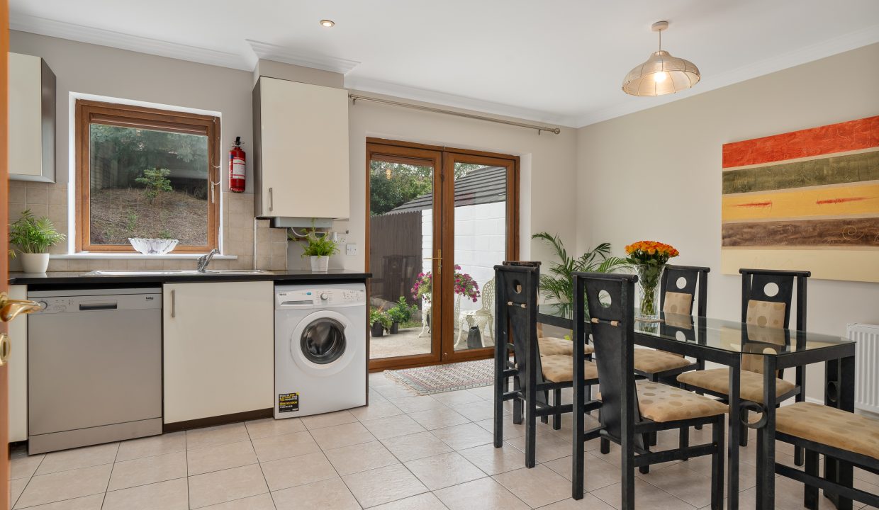 10 The Dales, Maryborough Hill - interior-7