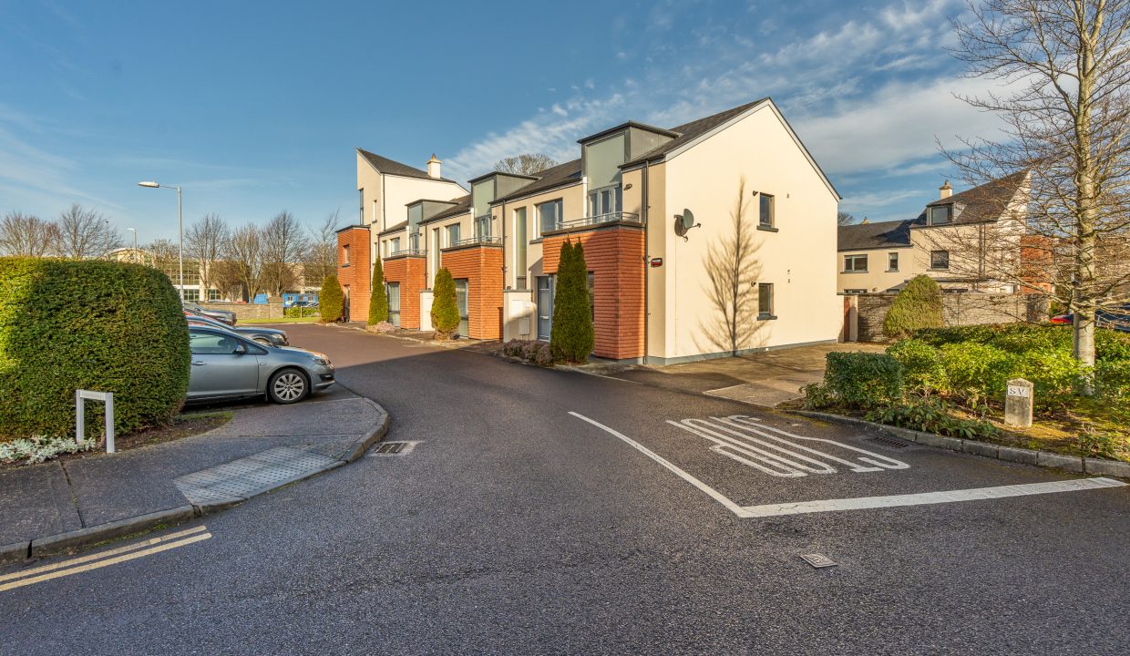 7 Bridgefield Grove, Bishopstown - exterior-5