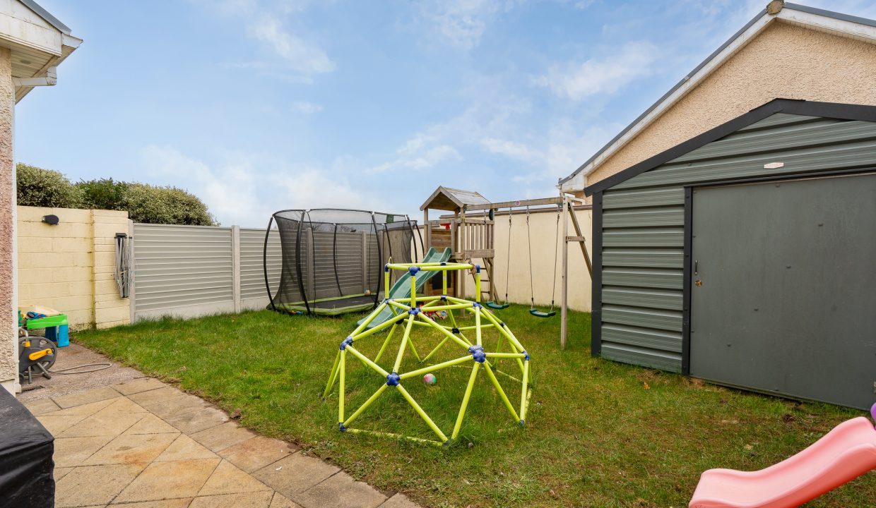 108 Clarkes Wood, Mount Oval - exterior-8